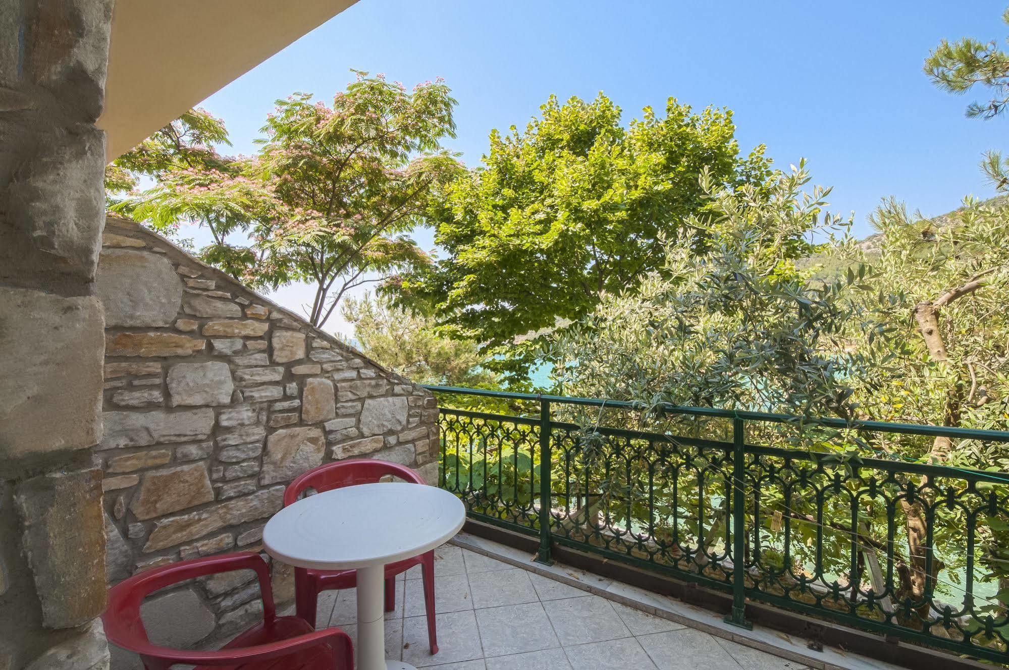 Petra Mare Apartment Thimonia Bagian luar foto