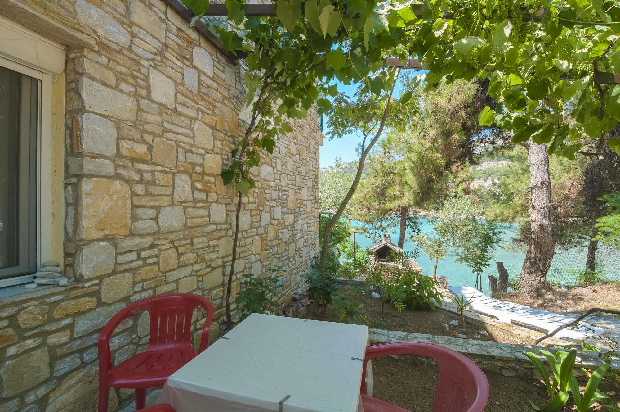 Petra Mare Apartment Thimonia Bagian luar foto