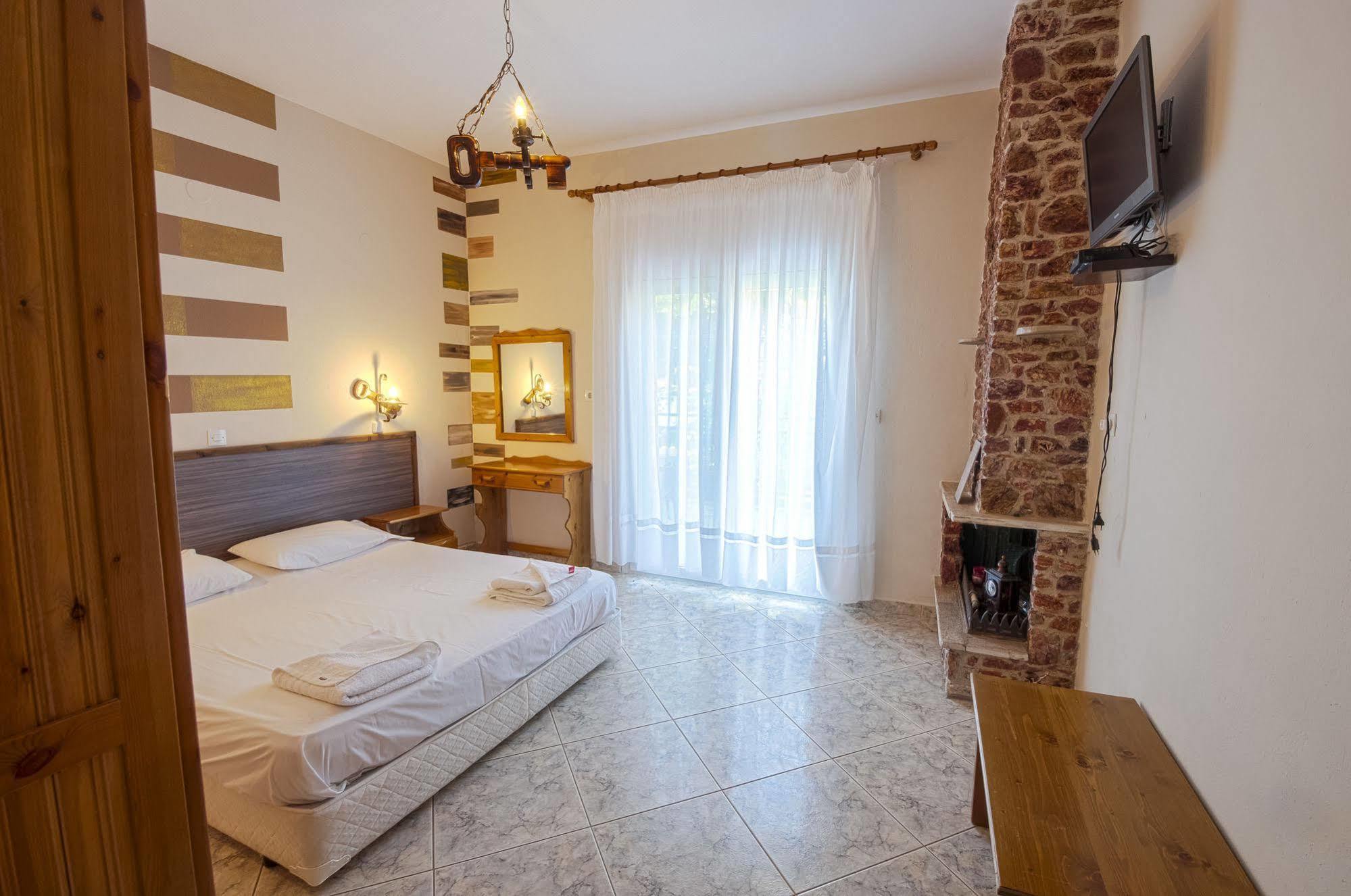 Petra Mare Apartment Thimonia Bagian luar foto